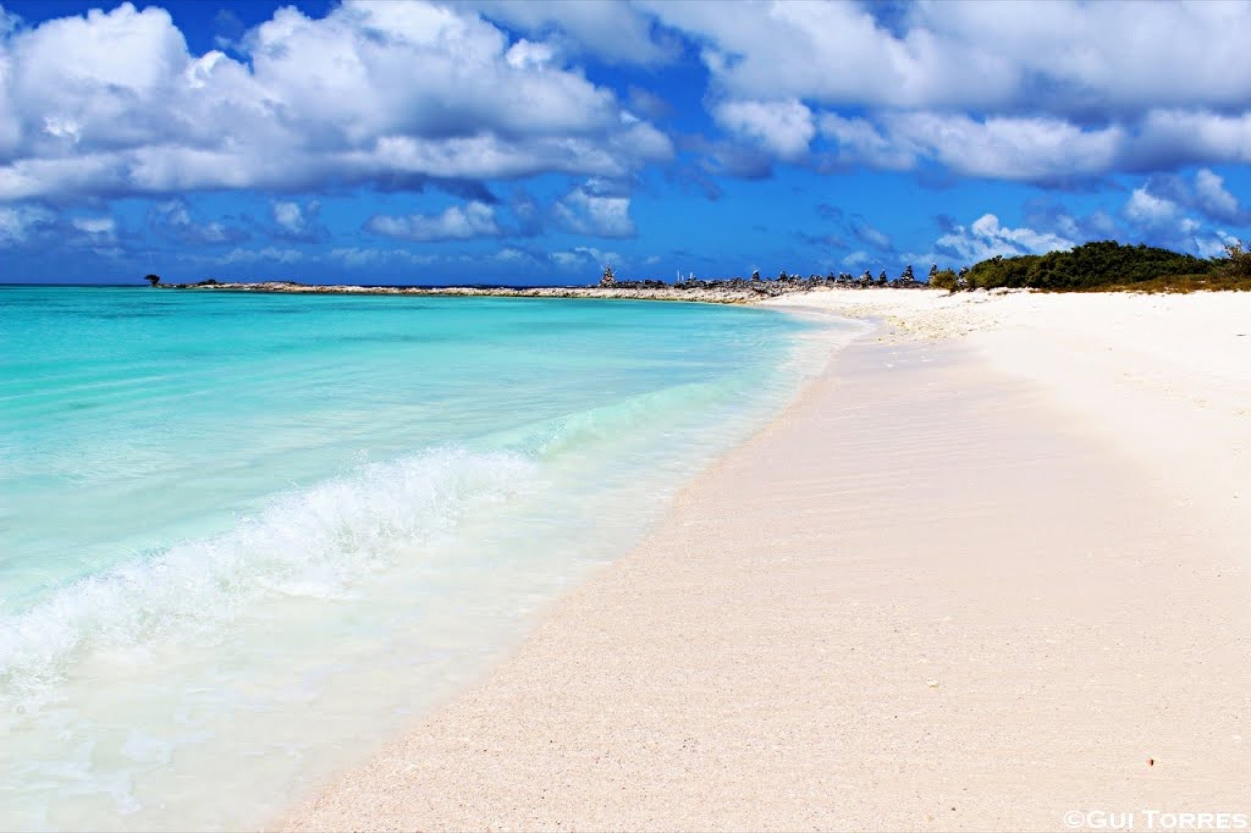 Los Roques, Venezuela: Cay to cay by boat, a new launch whenever the wind asks